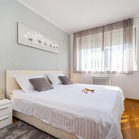 Keka Apartament *